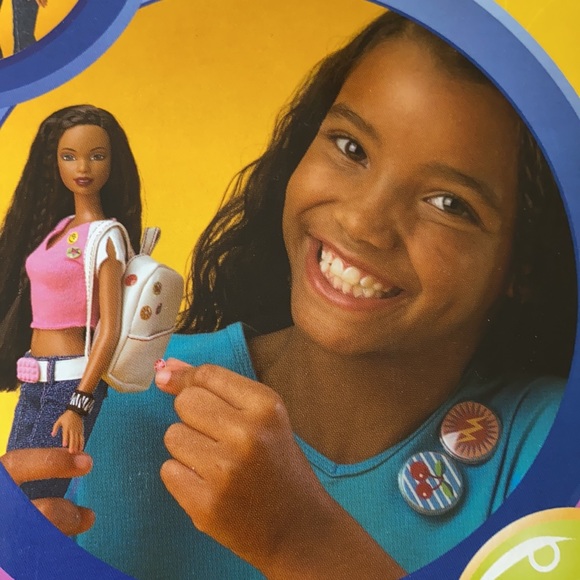 Button Blast Barbie 2002 - Picture 3 of 6